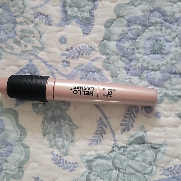 Makeup Bundle - Picture 8 of 8